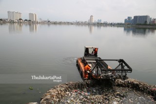 Garbage boat Pluit Jakarta
