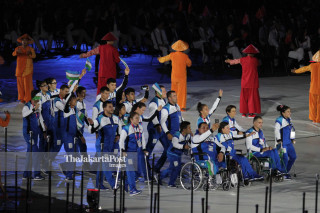 -Defile Atlet Uzbekistan dalam Upacara Pembukaan Asian Para Games 2018