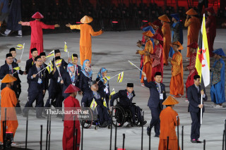 -Defile Atlet Brunai Darussalam dalam Upacara Pembukaan Asian Para Games 2018
