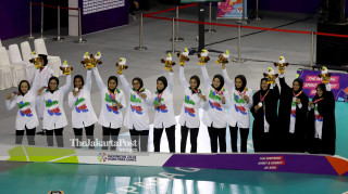 - Ceremony Penyerahan medali Bola Voli Duduk Putri Iran di Tenis Indor Senayan Jakarta pada Asian Paragames 2018
