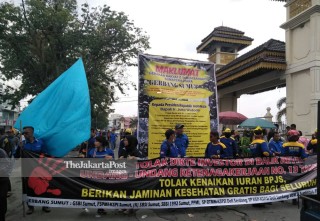 Demo Buruh di Gedung DPRD Sumut