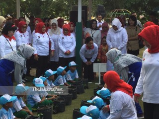 Ibu Negara Iriana Jokowi mengunjungi Taman Kanak-kanak di Batam
