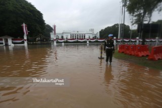 File: Banjir di Istana