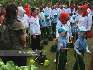 Iriana Jokowi visits Batam