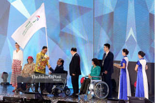 Closing Asian Para Games 2018_Penyerahan Bendera Asian Paralympic Commitee