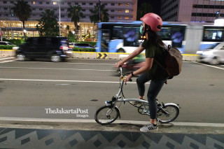 Riding a Brompton in Thamrin Jakarta