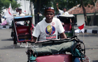 Pedicab Driver Supports Ganjar Pranowo