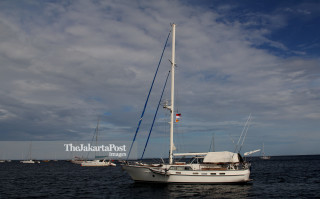 File: Lomba Yacht