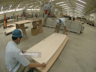 File: Jepang investasi pabrik daun pintu di Indonesia
