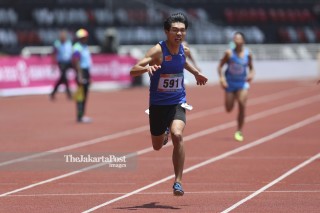Final Lari 200m T 38 bersama Zhu Dening